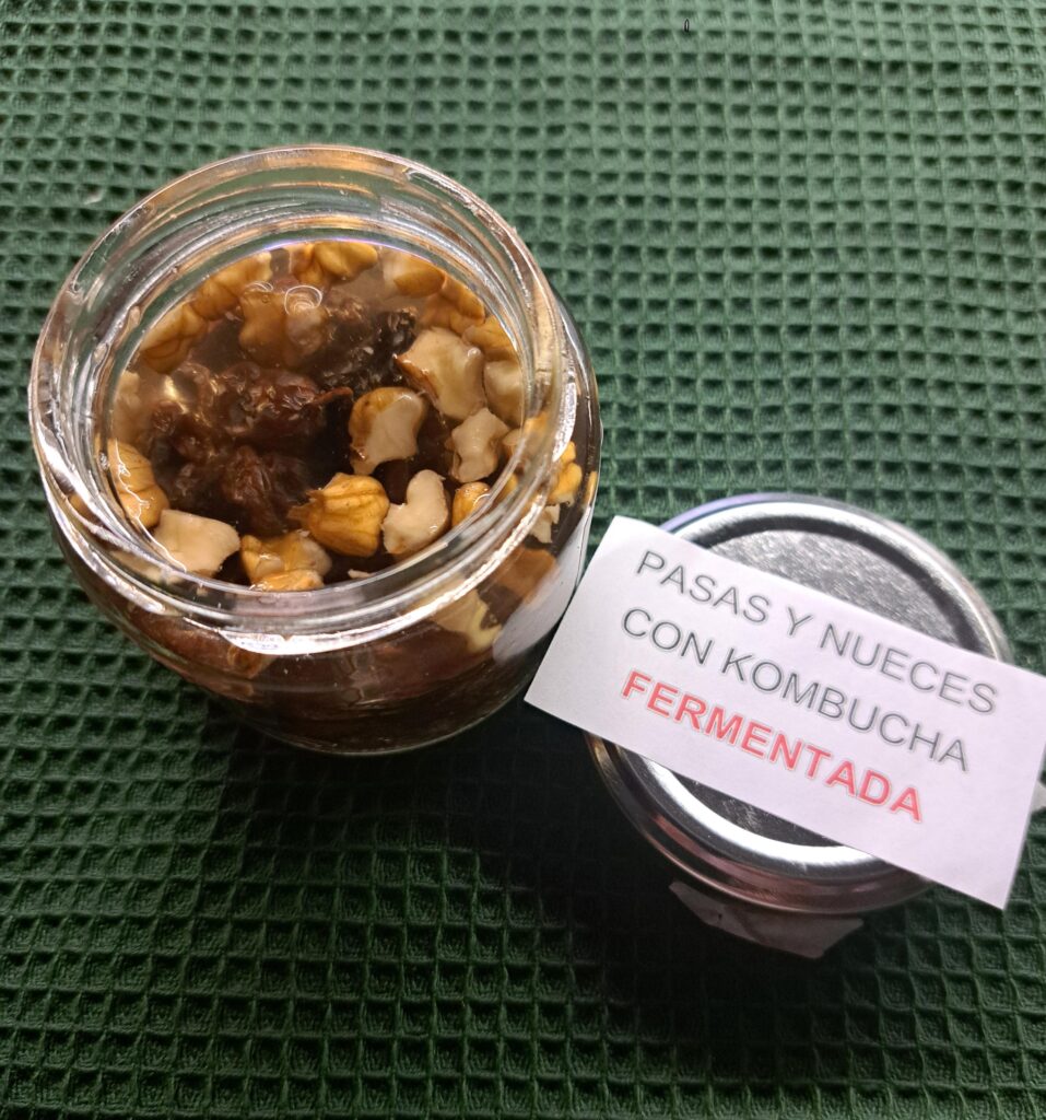 PASAS Y NUECES CON KOMBUCHA